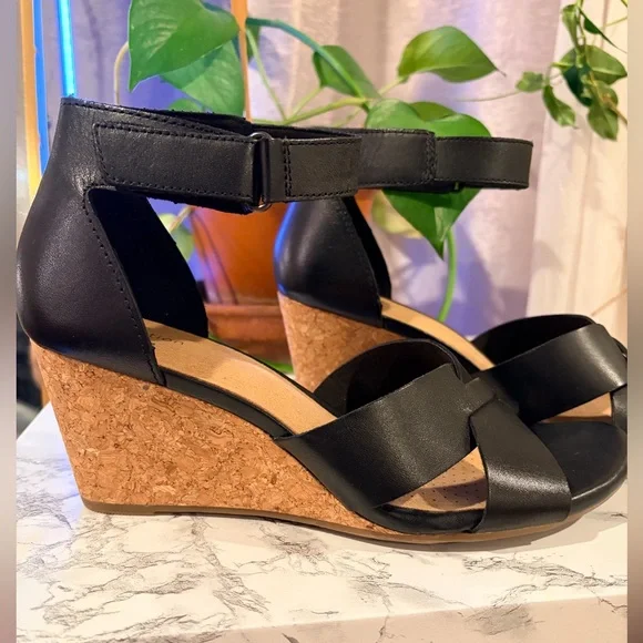 Clarks Black Crisscross Heels - Picture 3 of 8